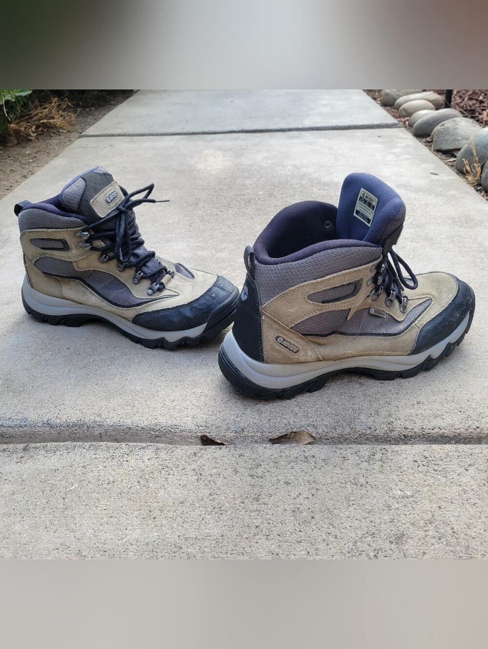 tan and black Hi-Tec Hiking boots mens size 11.5